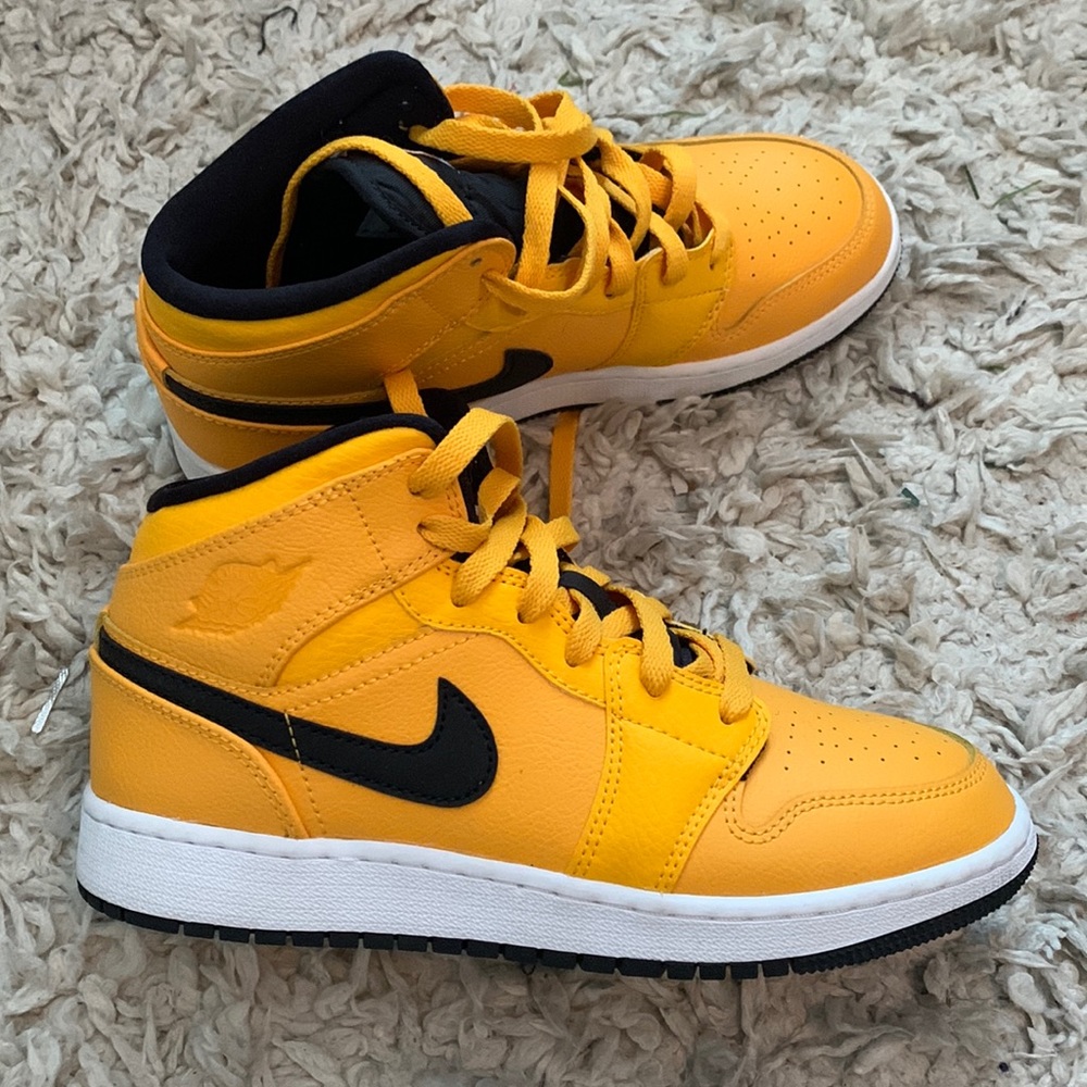 Authentic Air Jordan 1 MID